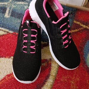 SKECHERS FOR GIRLS SIZE 2 LIKE NEW